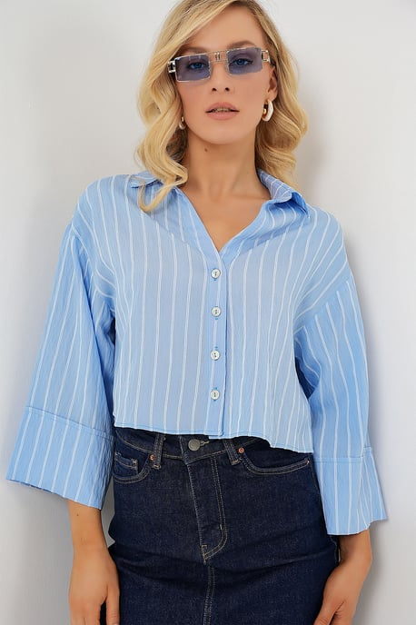 Overmaatse Gestreepte Cropped Shirt met Knopenclosure - Image 3