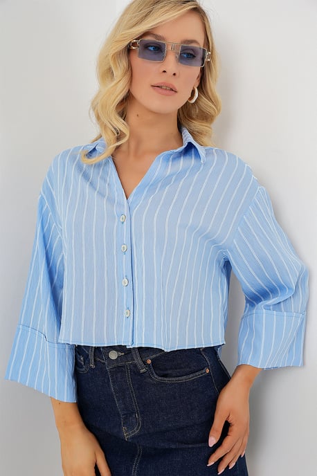 Overmaatse Gestreepte Cropped Shirt met Knopenclosure - Image 4