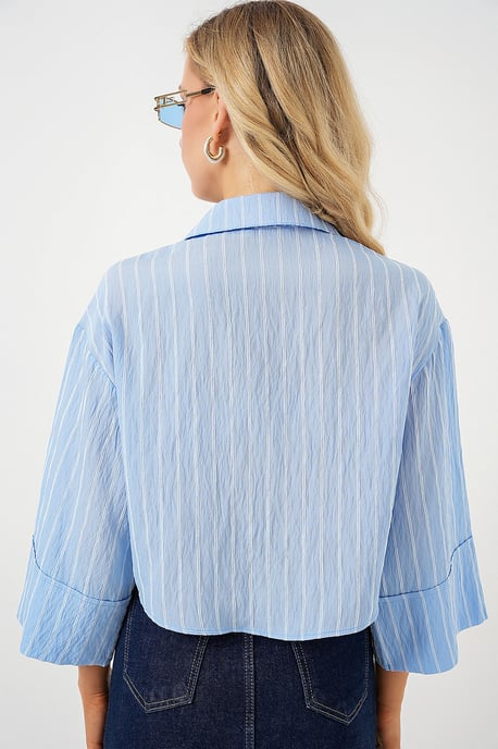 Overmaatse Gestreepte Cropped Shirt met Knopenclosure - Image 6