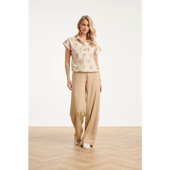 Smashed Lemon Beige top met geborduurde bloemen en polo kraag | - Image 3