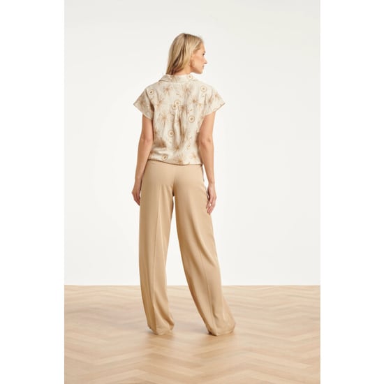 Smashed Lemon Beige top met geborduurde bloemen en polo kraag | - Image 5