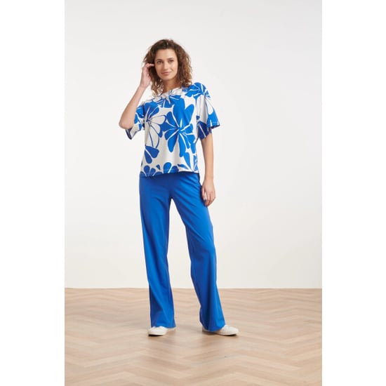 Smashed Lemon Blauw-witte travel top met grafische bloemenprint | - Image 3