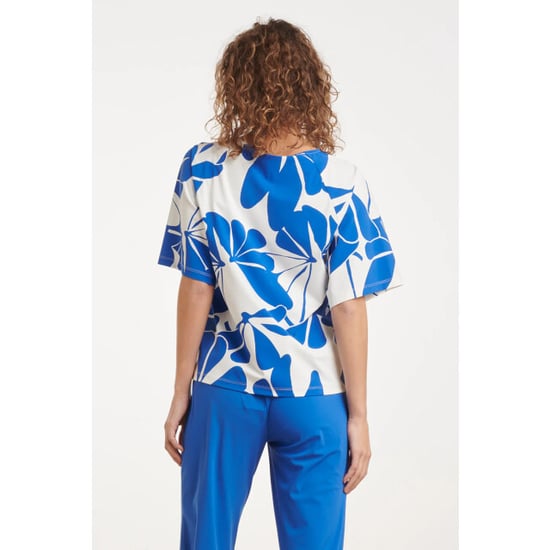 Smashed Lemon Blauw-witte travel top met grafische bloemenprint | - Image 6