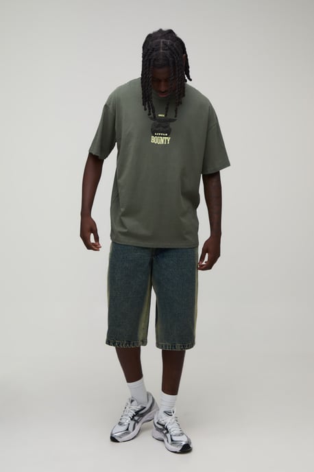 Oversized Mandalorian Grogu License Print T-shirt - Image 4