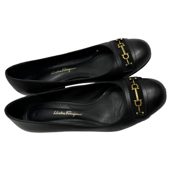 Salvatore Ferragamo Avery Pumps in Black Leather - Image 5