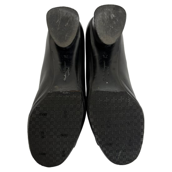 Salvatore Ferragamo Avery Pumps in Black Leather - Image 6