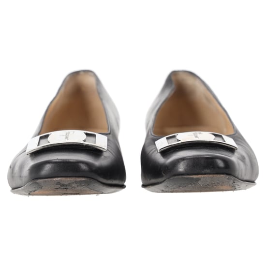 Ferragamo Pumps i svart läder med spänne - Image 4