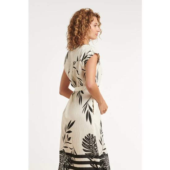 Smashed Lemon Witte maxi jurk met zwarte bladerenprint en gestreepte zoom | - Image 2