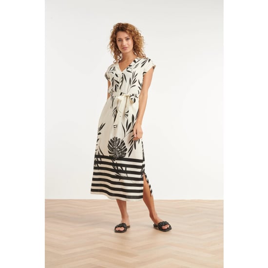 Smashed Lemon Witte maxi jurk met zwarte bladerenprint en gestreepte zoom | - Image 5