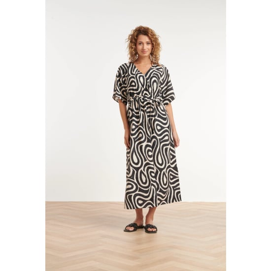 Smashed Lemon Zwart-witte maxi jurk met grafische print en ceintuur | - Image 1