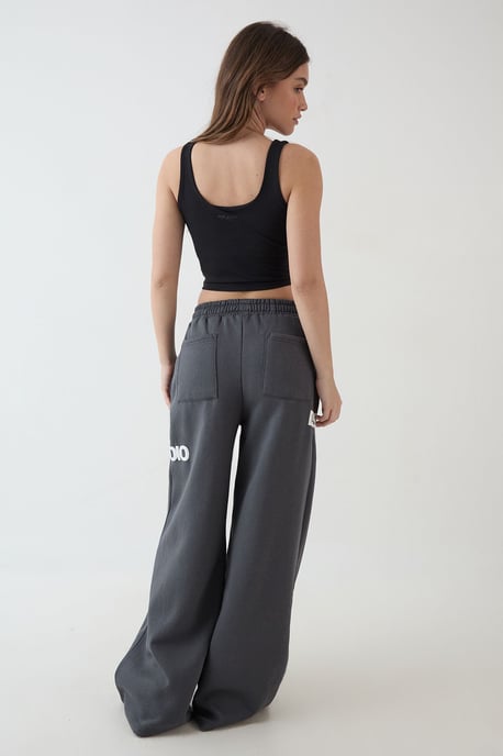 DSGN Studio Sculpt Longline Plunge Sports Bra - Image 2