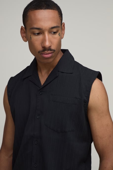 Textured Pleated Regular Fit Sleeveless Shirt & Short Set - Image 3