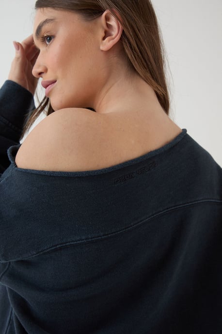 DSGN Studio Heavyweight Washed Off The Shoulder Oversized Sweatshirt - Image 4
