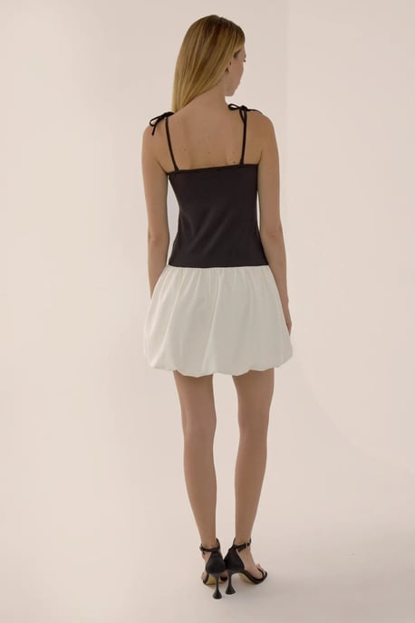 Kvarnkrage Slim Fit Mini Klänning med Ballongslut - Image 4