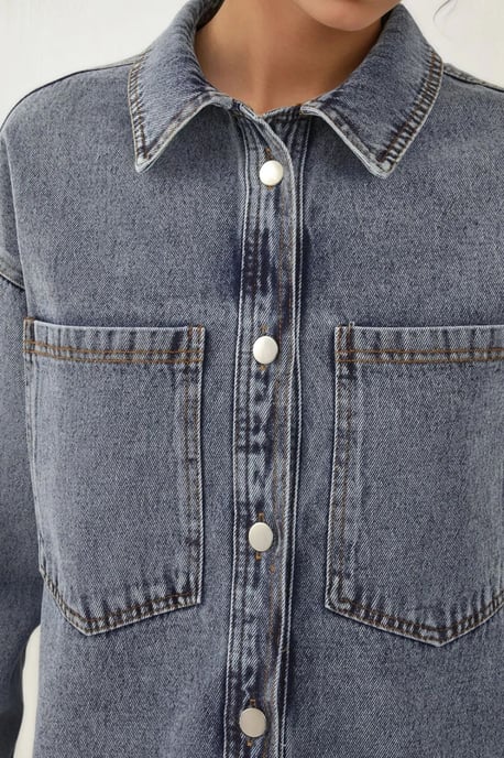 Överdimensionerad jeansjacka med skjortkrage och fickor - Image 3