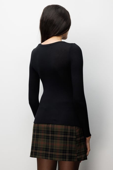 Slim Fit Långärmad Topp med Rundad Halsringning - Image 4