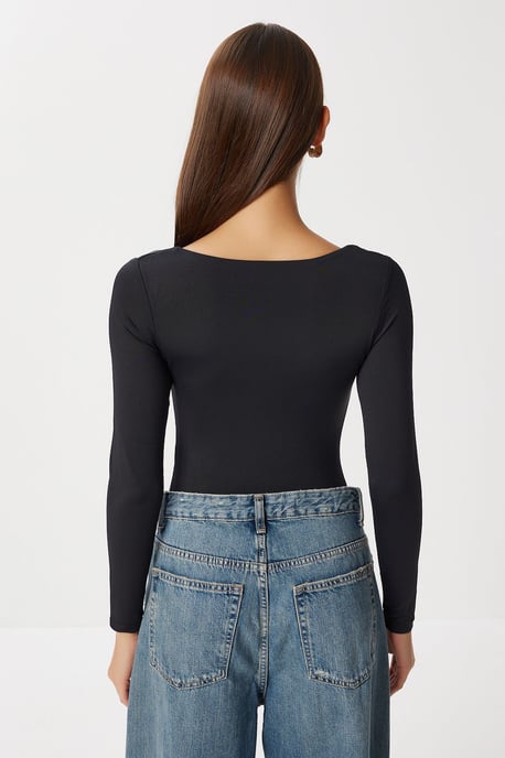 Fitted långärmad blus med hjärtkrage - Image 5