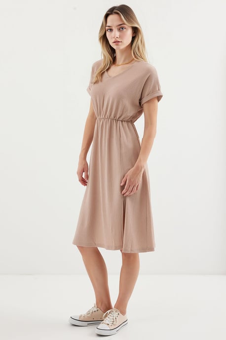 Textured V-Neck Midi Knit Dress with Slit - Image 3