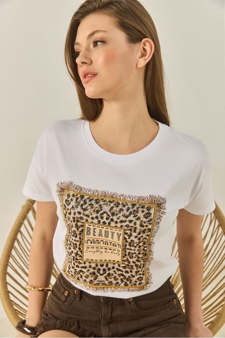 T-shirt med leopardsmönster och rund halsringning - Image 1