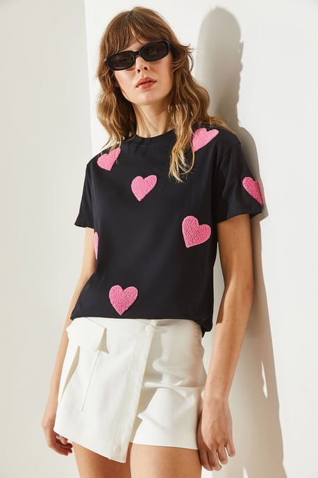 Hartpatroon Geborduurd T-Shirt met Ronde Hals - Image 3