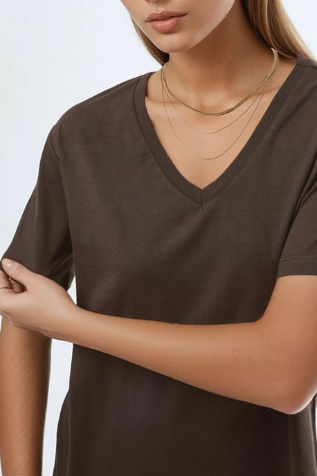 V-Neck Solid Knit T-Shirt - Image 6