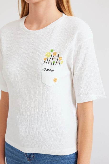 Broderad Rundhalsad T-shirt med Tryck - Image 4