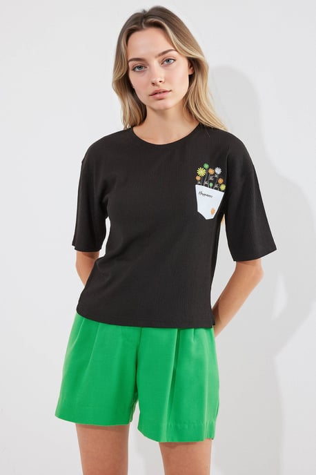Broderad T-shirt med rund hals och tryck - Image 2