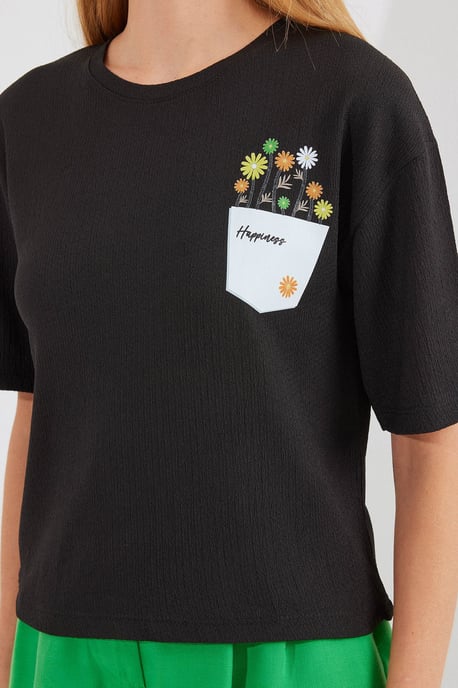 Broderad T-shirt med rund hals och tryck - Image 3