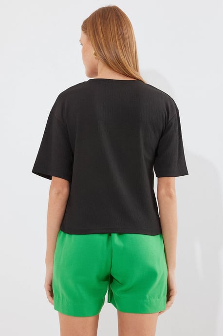 Broderad T-shirt med rund hals och tryck - Image 4
