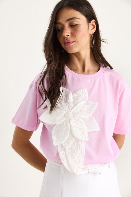 Bloemenprint T-shirt met ronde hals en accessoire-detail - Image 4
