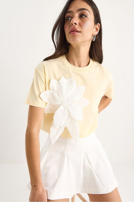 Bloemenprint T-shirt met ronde hals en accessoire-detail - Image 2