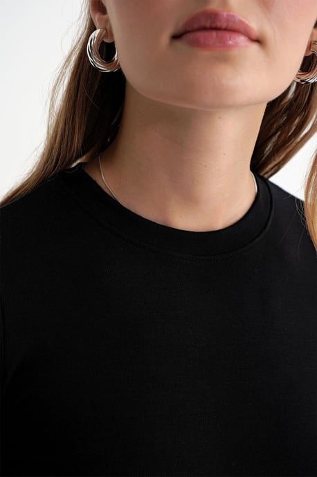 Fitted Crop Knitted T-Shirt - Image 6