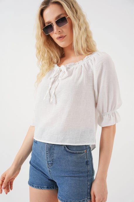 Getextureerde Bootneck Crop Blouse met Pompom Detail - Image 4