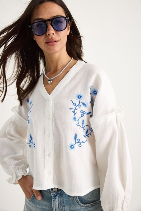 Broderad V-ringad kort blus - Image 1