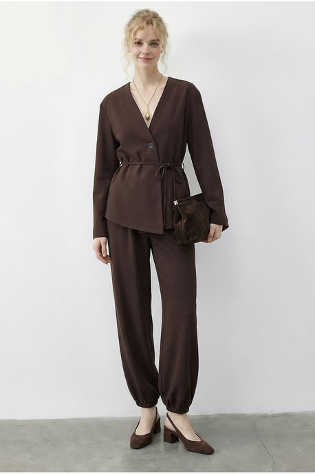 Blus med detaljerad bälte och joggerbyxor, tvådelat set - Image 3