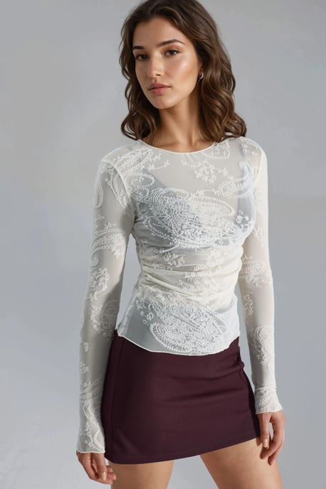 Figurpassande långärmad blus i tyll med flocktryck - Image 6