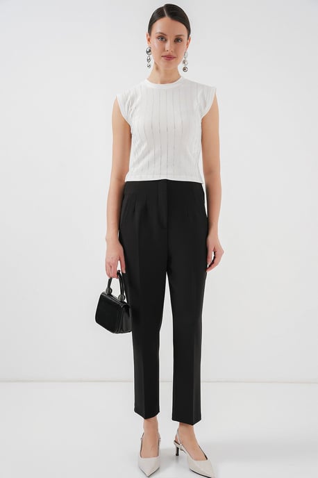 Rundhalsad Slim Fit Dekorerad Blus - Image 3