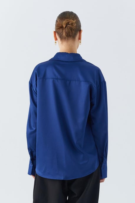 Satin Skjorta med Knappar och Fickdetalj - Image 6