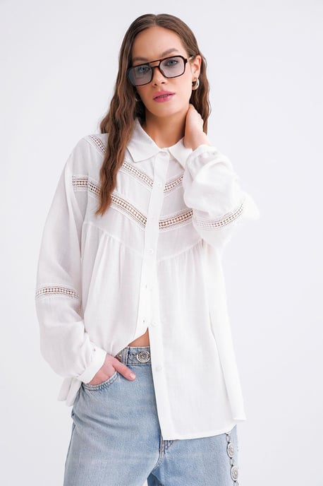Oversize-skjorta med spetsbroderi - Image 3