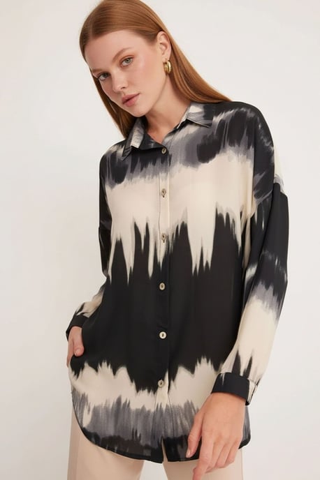 Overmaatse Abstracte Geweven Langarmshirt met Knopsluiting - Image 2