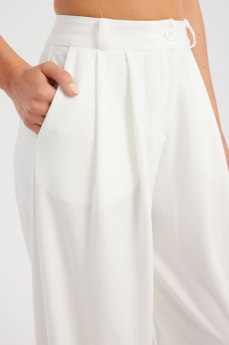 High Waist Pleated Carrot fit Trousers - Image 4
