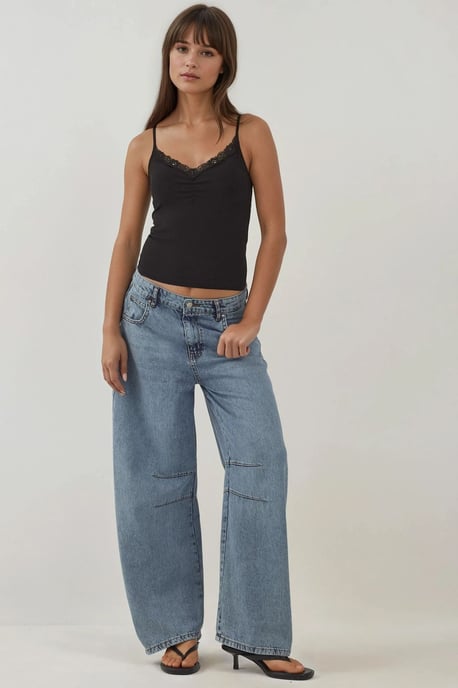 Tunn Stickad V-ringad Slim Fit Topp med Spetsdetalj - Image 2