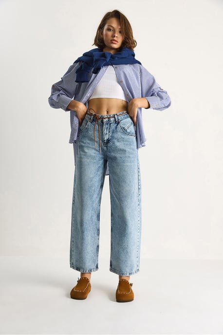 Raka Denimbyxor med Dragsko i Midjan - Image 4