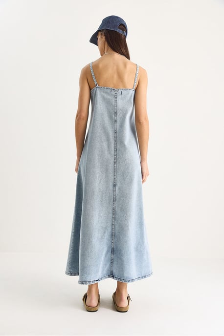 Maxi V-ringad jeansklänning med knappstängning - Image 6
