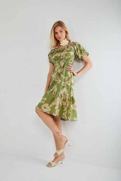 Blommig Volang Off-Shoulder Midi Klänning med Knutdetalj - Image 4