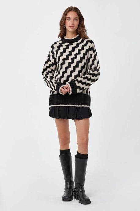 Zigzag Patterned Crew Neck Sweater - Image 2