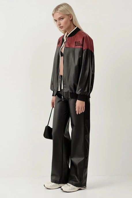 Faux läderoversized bomberjacka med patchdetaljer - Image 4