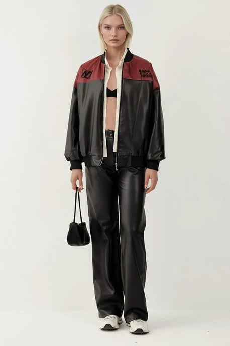 Faux läderoversized bomberjacka med patchdetaljer - Image 6