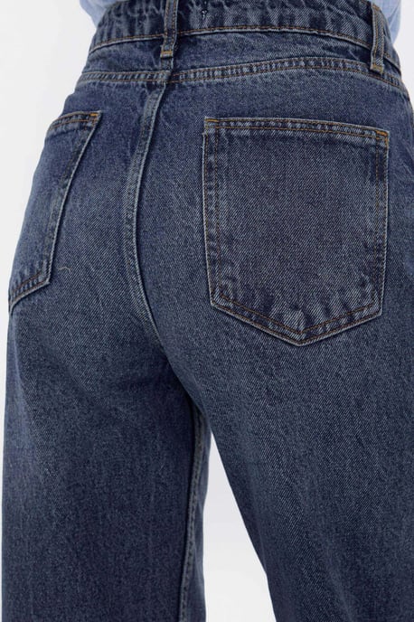 High-Waist Mom-Fit Denim Jeans - Image 6