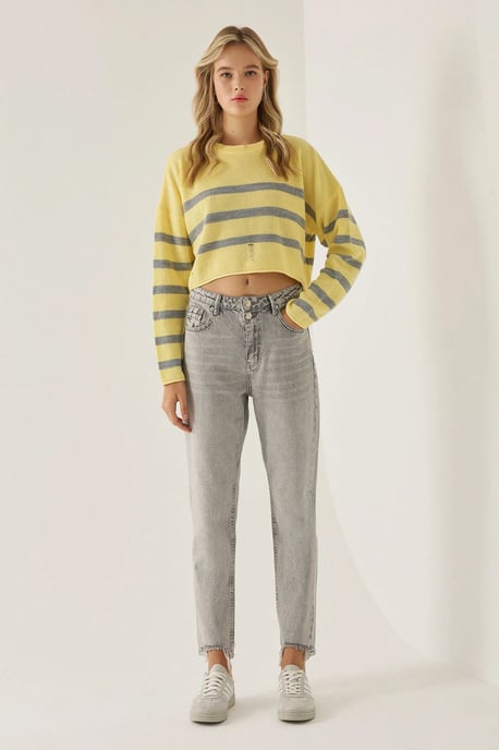 High Waist Mom Fit Jeans - Image 1